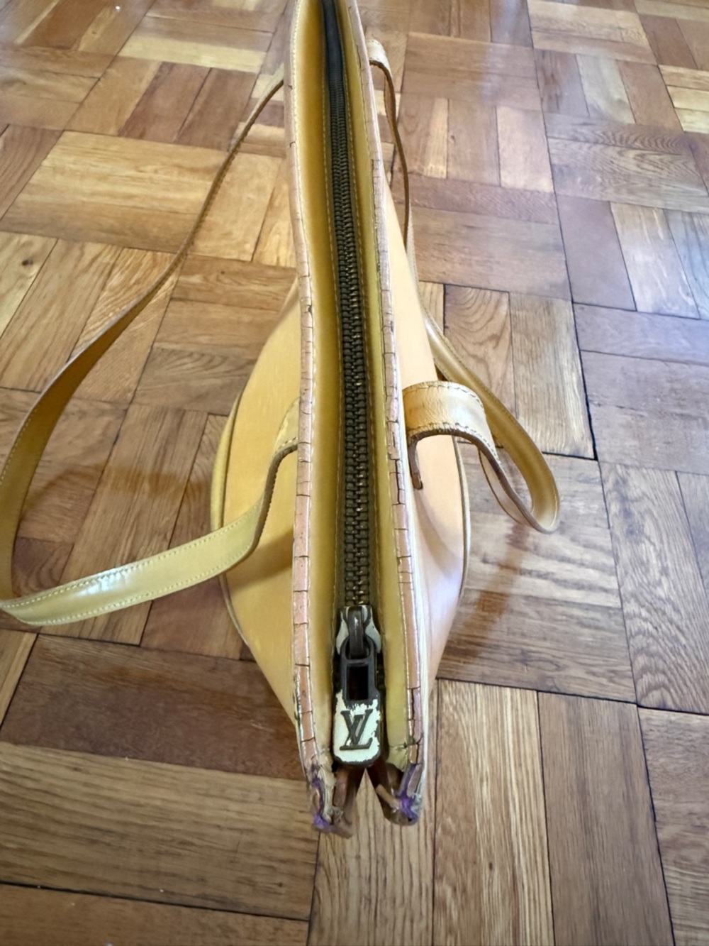 Yellow epi saint jacques Louis Vuitton bag - Picture 8 of 14